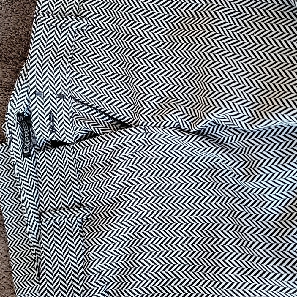 EXPRESS Black and White Dress Pants - Picture 2 of 3